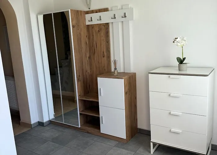 Am Waldrand In Ruhiger Umgebung